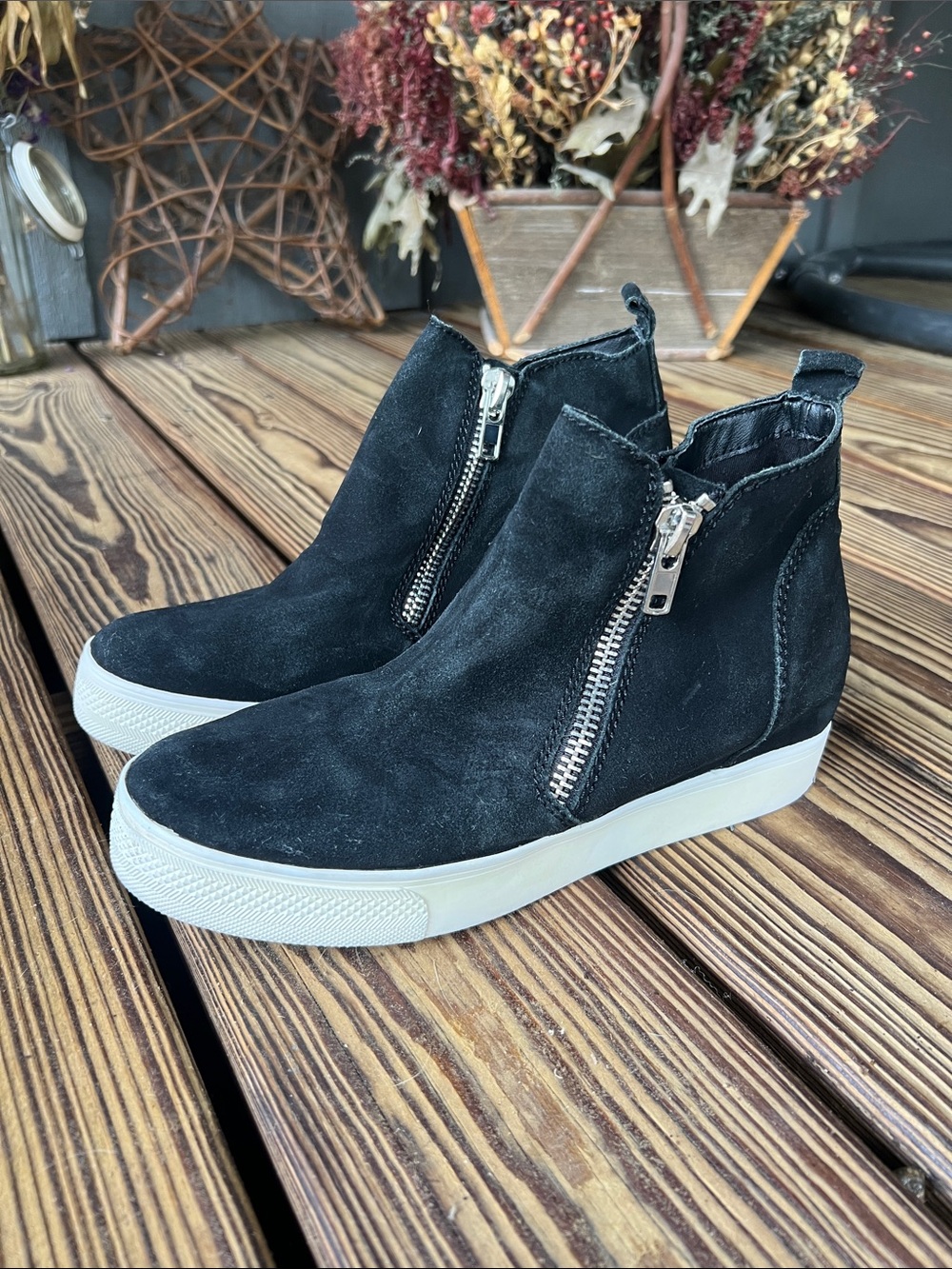 Steve Madden Black Suede Side-Zip Wedge Booties 10 women